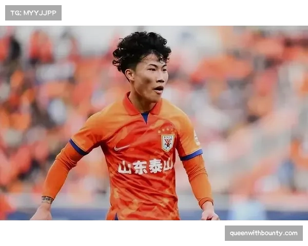 山东泰山谢文能红牌前状态佳 两轮两球显本土射手进步 山东泰山谢文能红牌前状态佳 两轮两球显本土射手进步